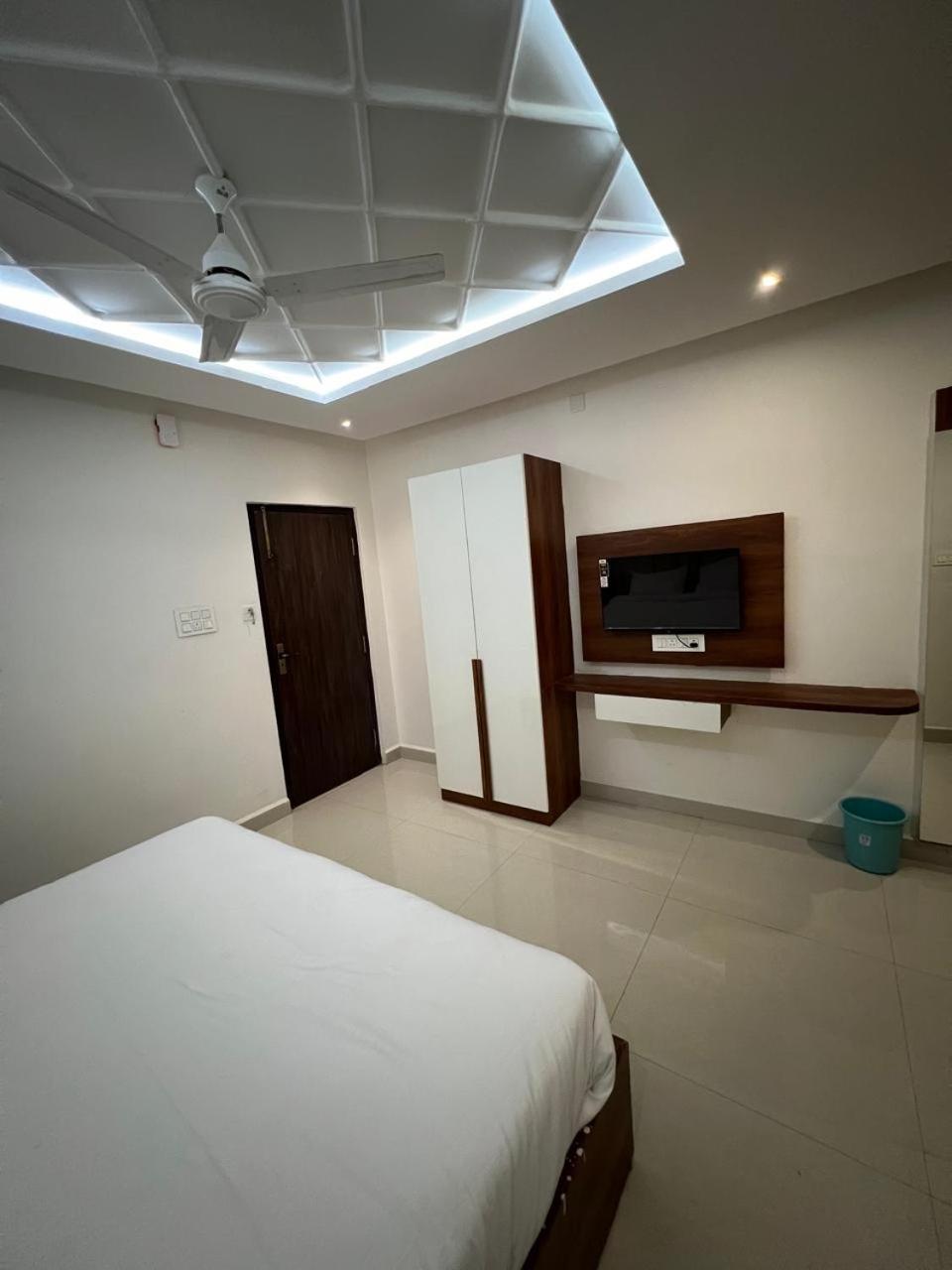 Snr Venus Hotels Tirupati Exterior foto